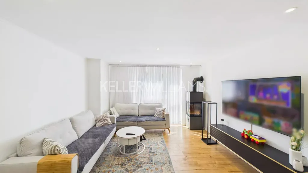 Séjour - Maison Rénovée de 9 Pièces à Rumelange