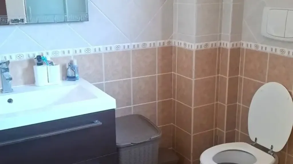 Bagni - Casa indipendente con giardino a Pomezia