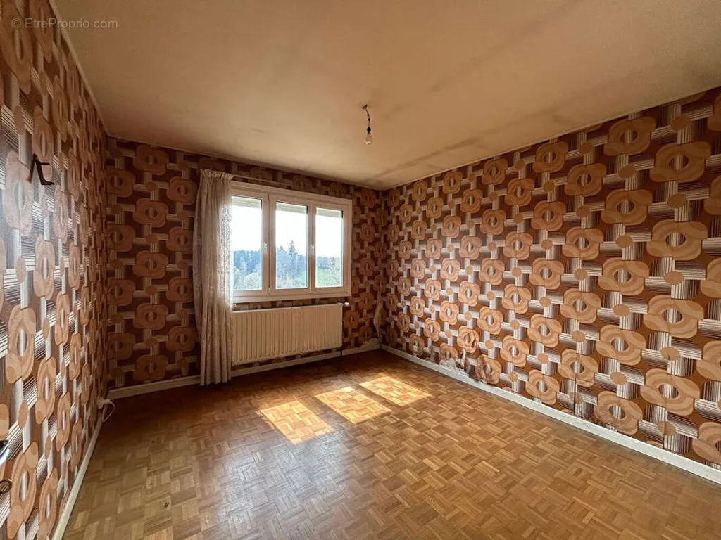 Pièces - Maison avec Vue Dégagée sur les Hauteurs de Darney