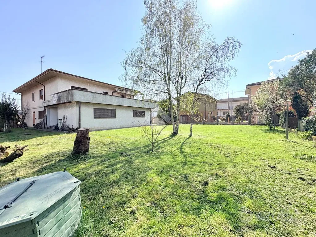 Jardin - Prestigious Villa with Garden in Creazzo