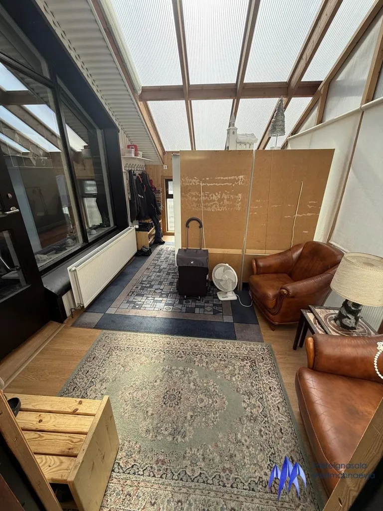 Pièces - Industrial/Residential Property with Workshop in Vestmannaeyjar