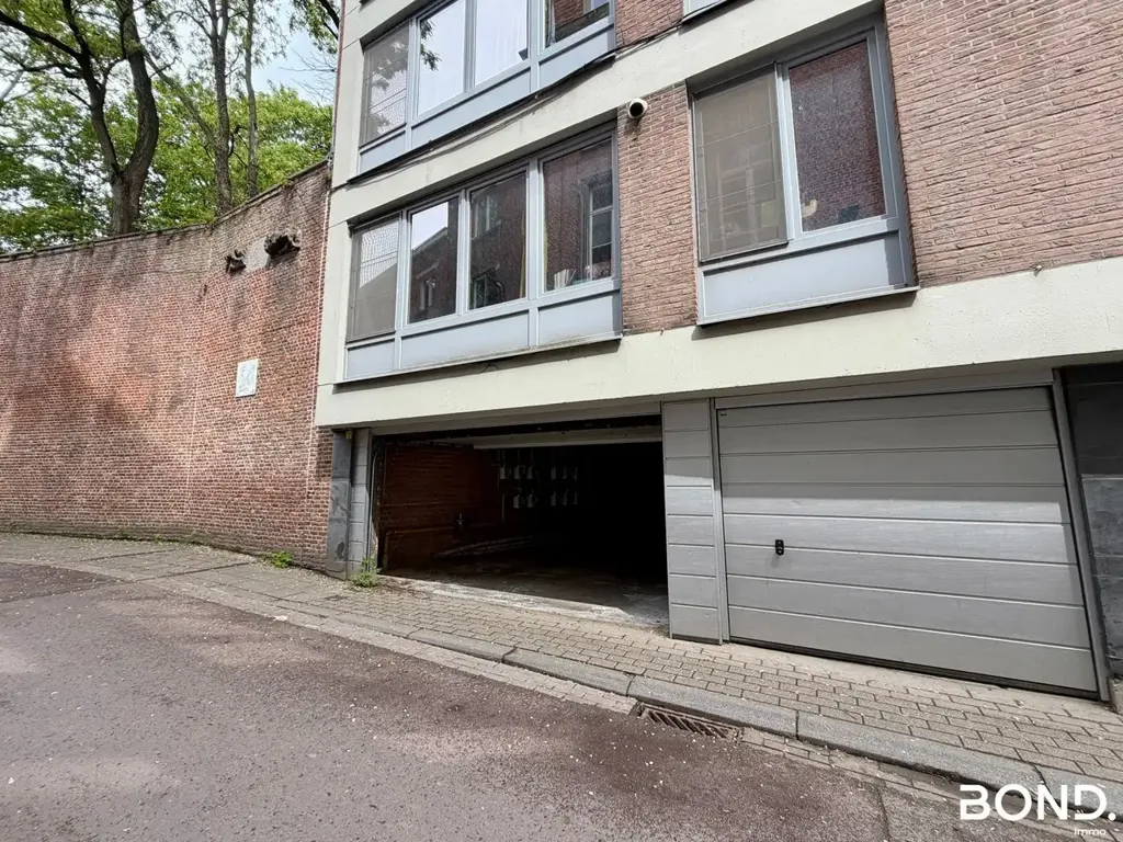 Extérieur - Double Garage en Centre Ville de Louvain
