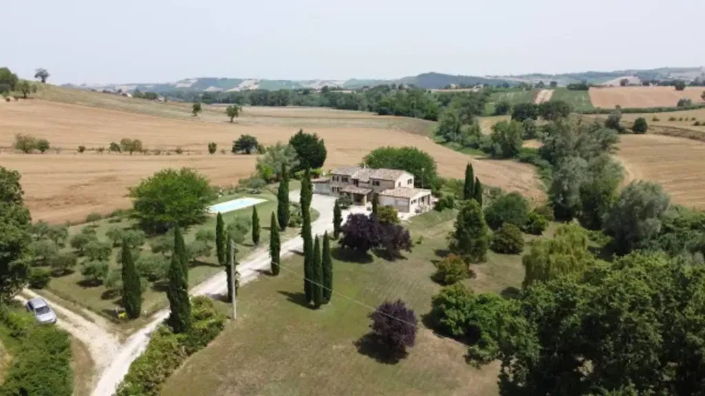 Õhuvaade - Rustic Casale with Pool in San Costanzo