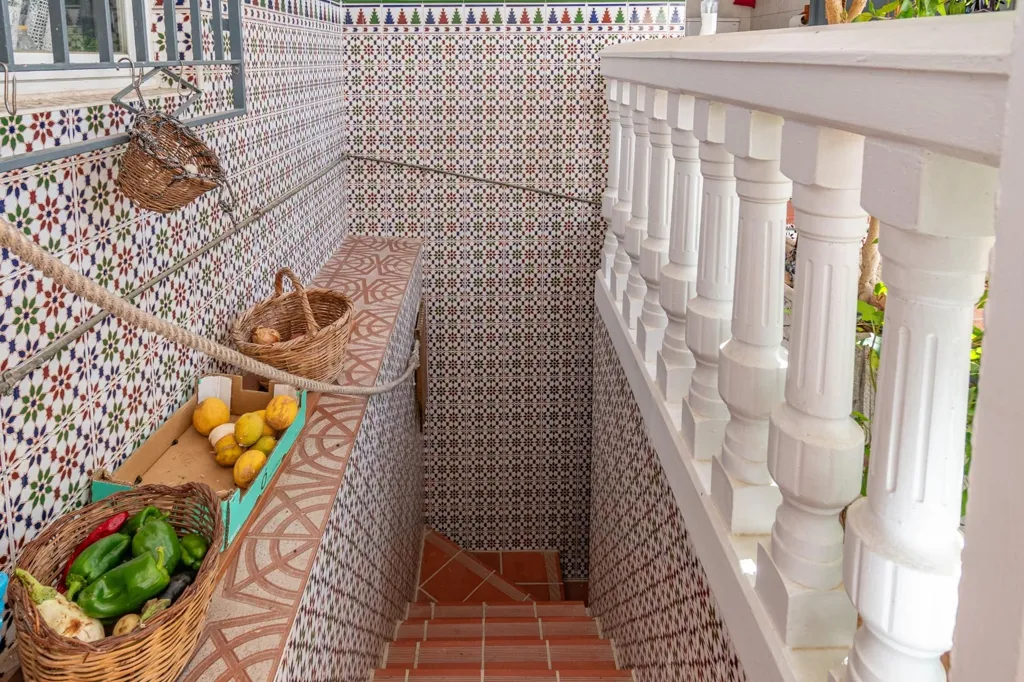 Toad - Corner House with Pool in Atarfe