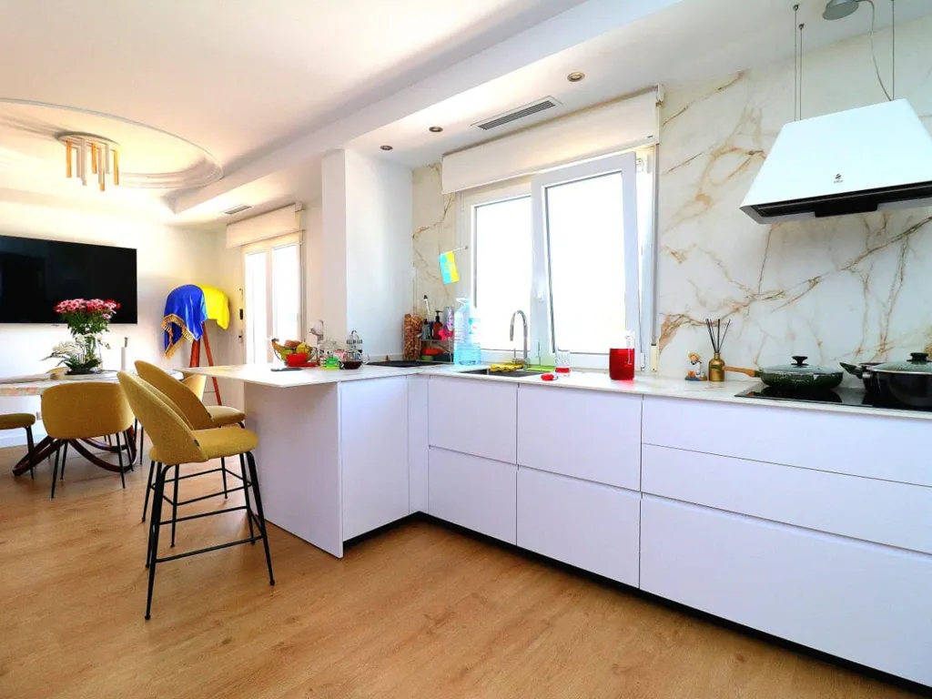 Kitchen - Luxury Villa with Pool in Playas de Orihuela