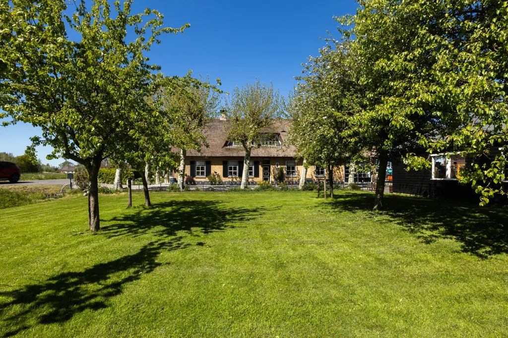 Aed - Nostalgic Farmhouse with Polder Views in Vlist