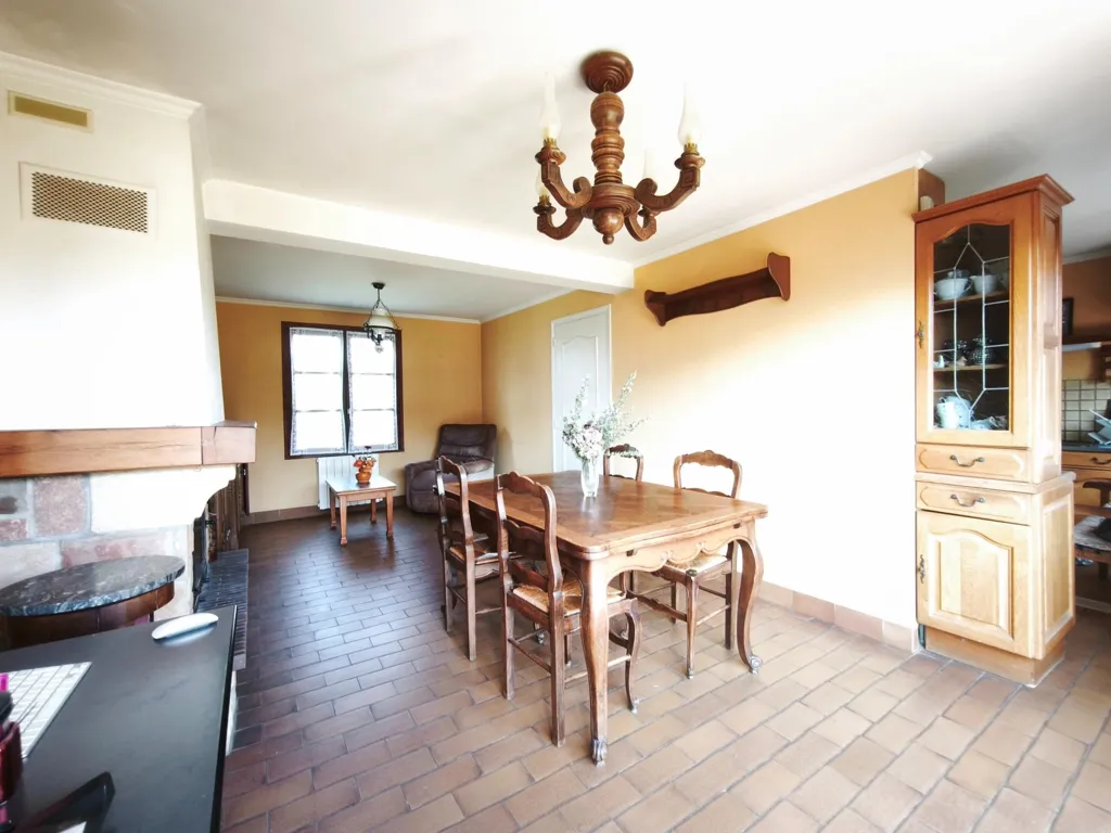 Salle à manger - Maison Charmante avec Jardin à Verton