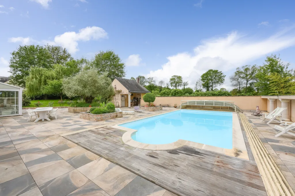 Piscina - Family House with Pool in Goven