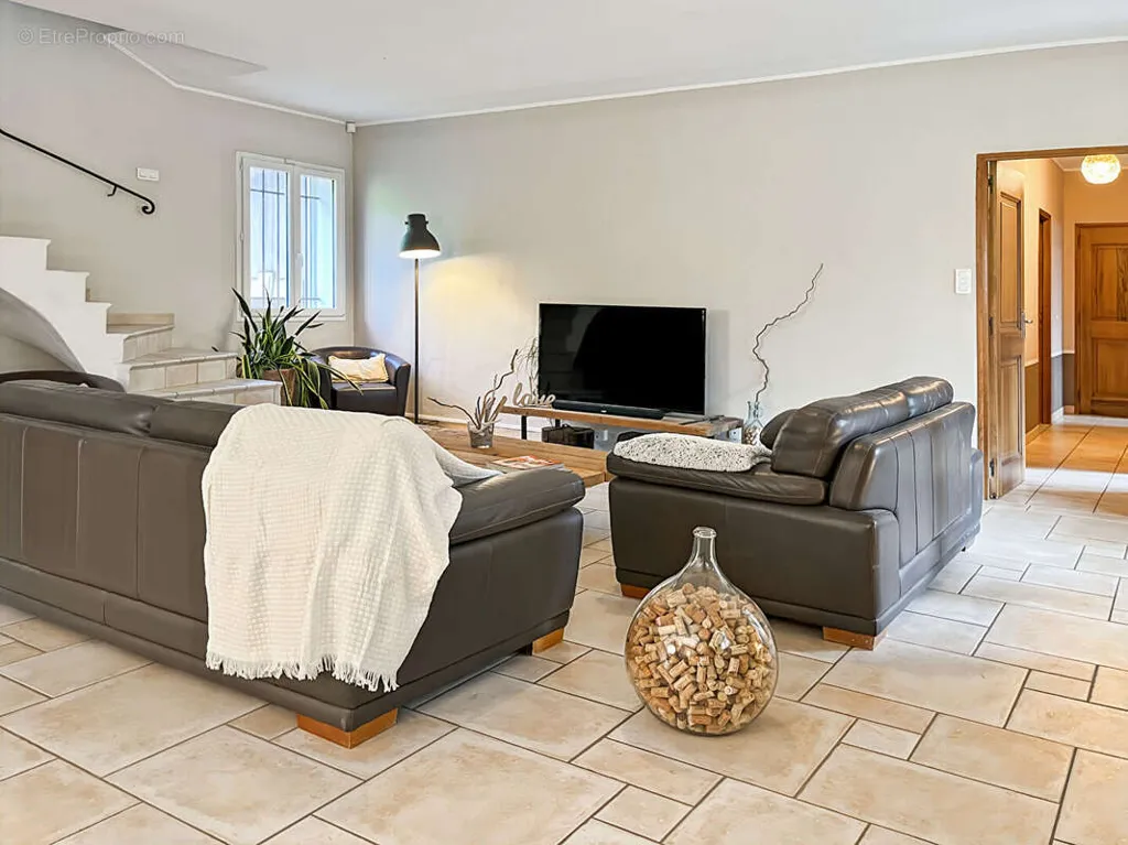 Elutuba - House with Pool and Garden in Noves