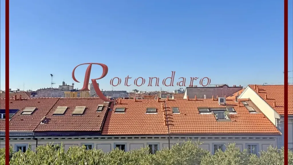 Balcon - Mansarded Flat with Balcony in Milan