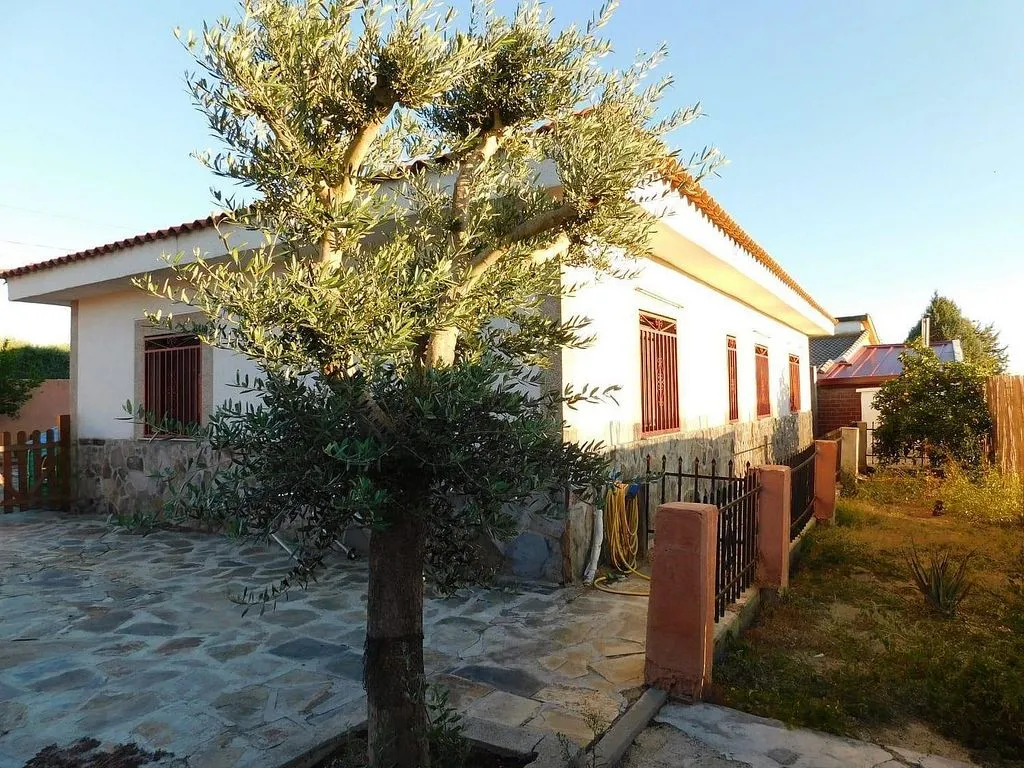 Exterior - Casa independiente con piscina en Urb. El Maestro