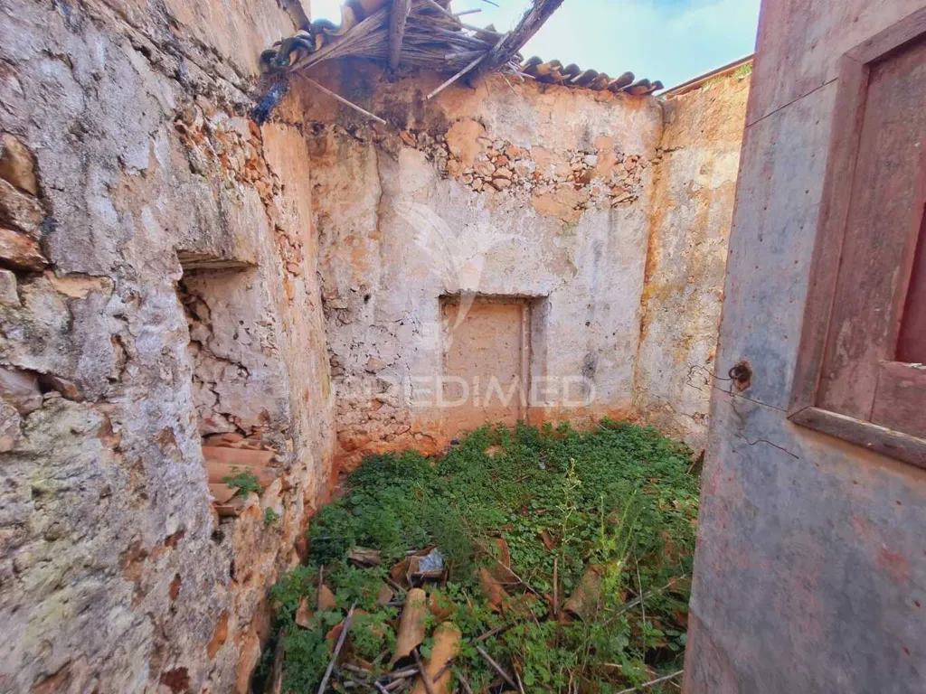Aed - Ruin with Potential in Esteval do Mouros