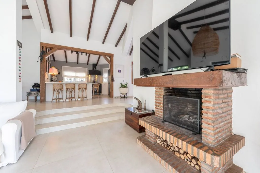 Living Room - Renovated Villa with Pool in Atalaya, Estepona