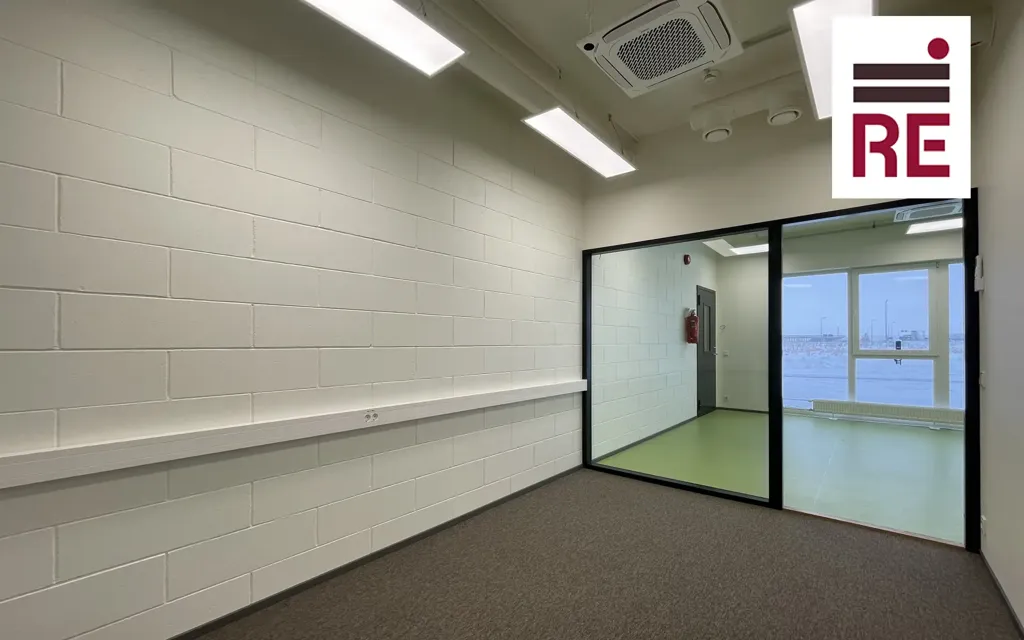 Esik - Modern Office Space with High Visibility in Jüri