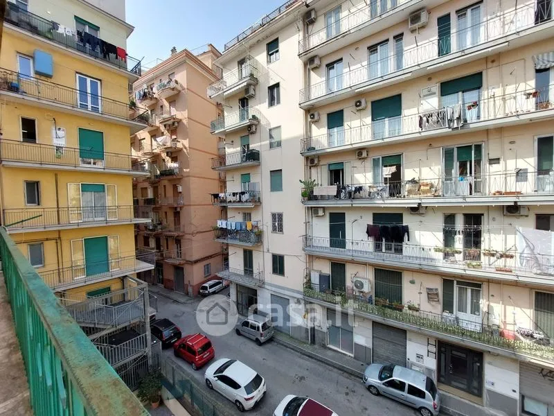 Rõdu - Three-Bedroom Flat with Balcony in Salerno