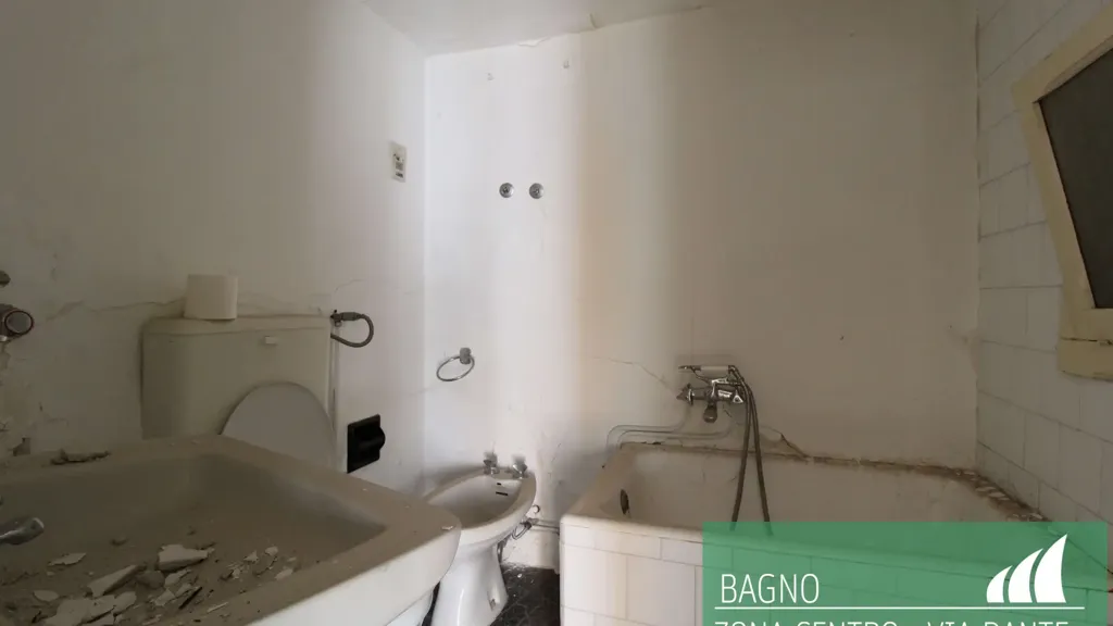 Vannitoad - Independent House to Renovate in Mesagne