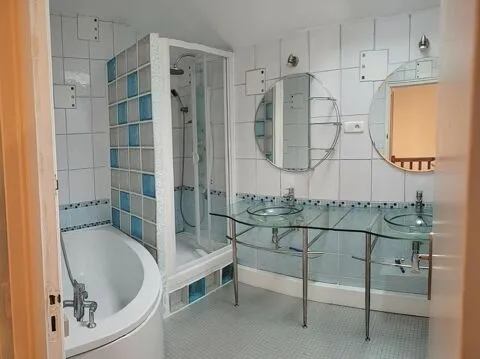 Salles de bain - Duplex 4 Pièces avec Jardin Privé à Romans-sur-Isère