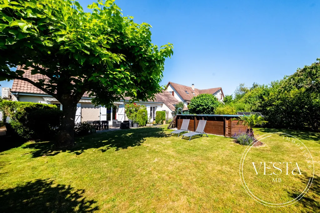 Aed - Spacious House with Pool in Couternon