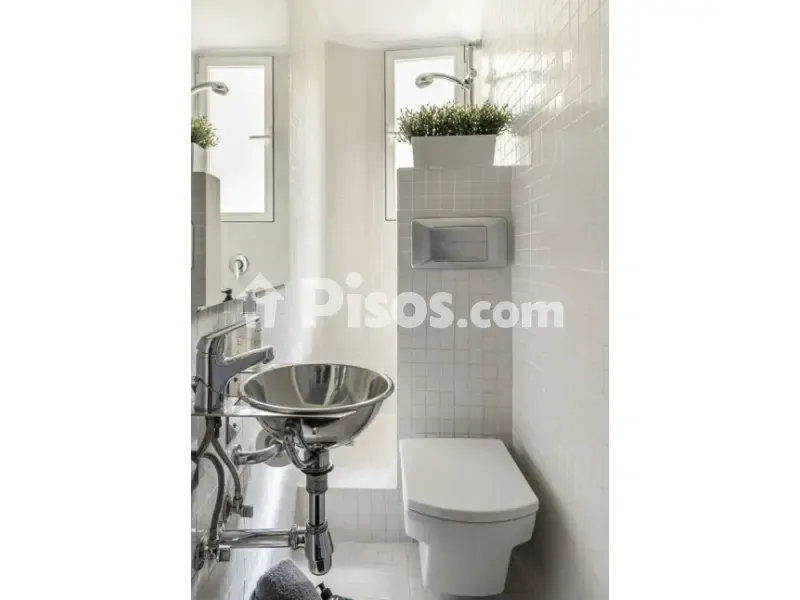Salles de bain - Apartment with Balcony in Chamberí