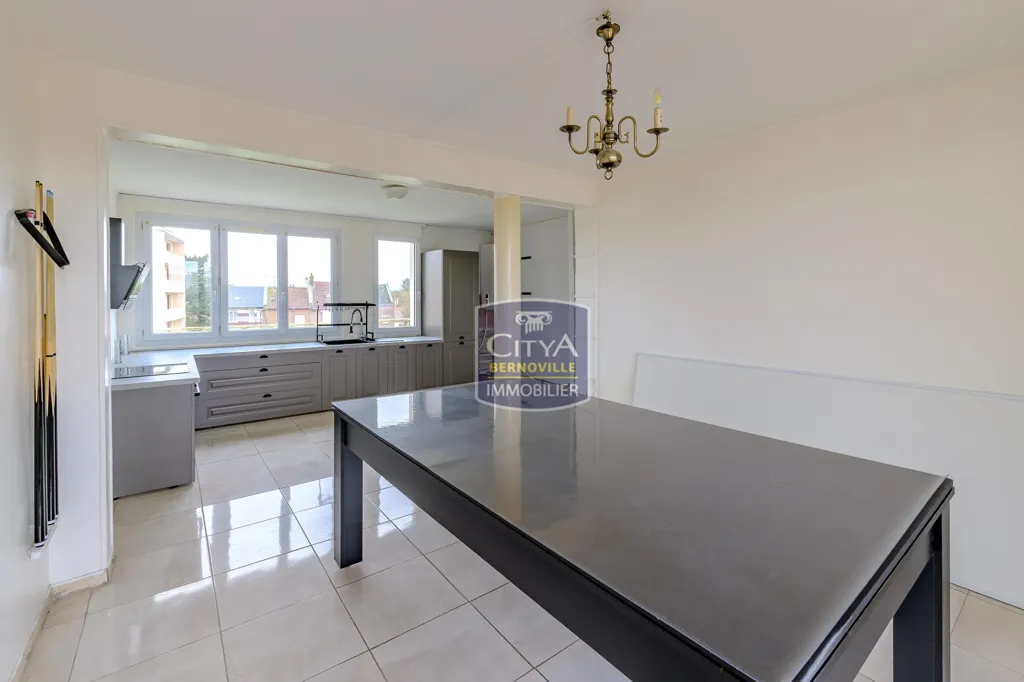 Cuisine - Appartement Lumineux avec Balcon à Saint-Quentin