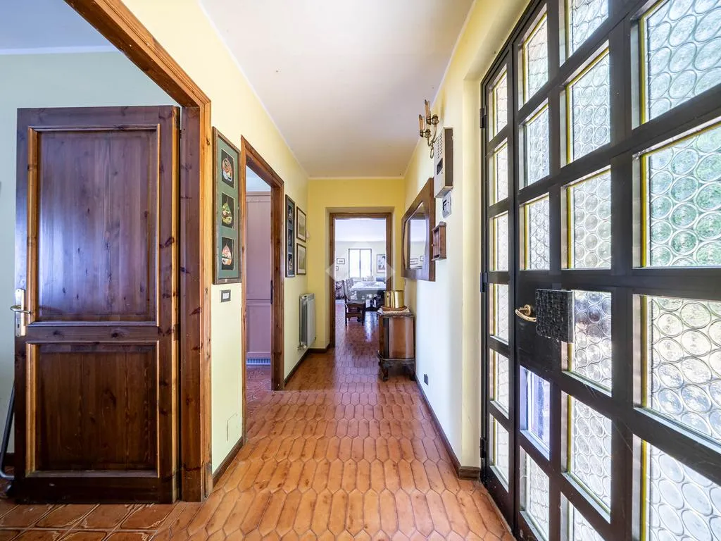 Esik - Trifamiliare with Garden in Erbezzo