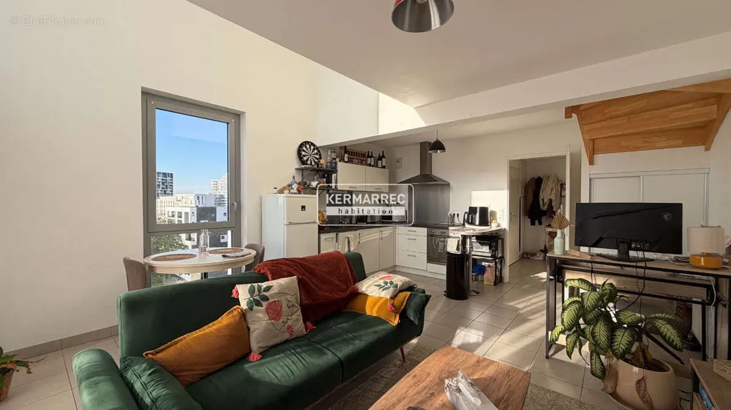 Séjour - Appartement Duplex avec Terrasse au Quartier Gare Sud, Nantes