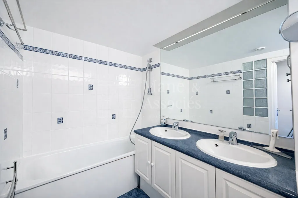Vannitoad - Spacious 4-Bed Flat in La Défense