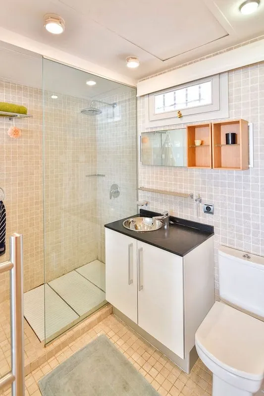 Bathrooms - Studio with Marina View in Puerto Banús