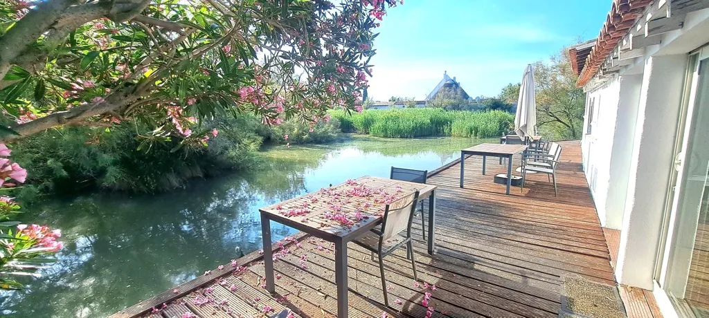 Terrass - Charming Waterfront Property with Pool in Saintes Maries de la Mer