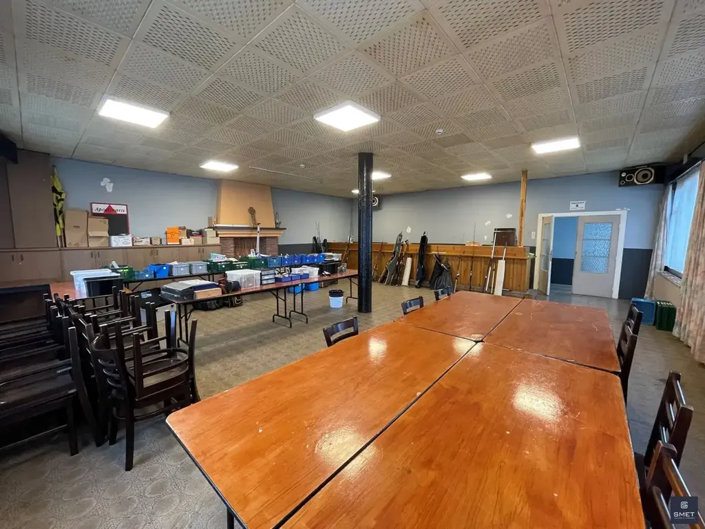 Sala da pranzo - Commercial Space with Potential in Top Location
