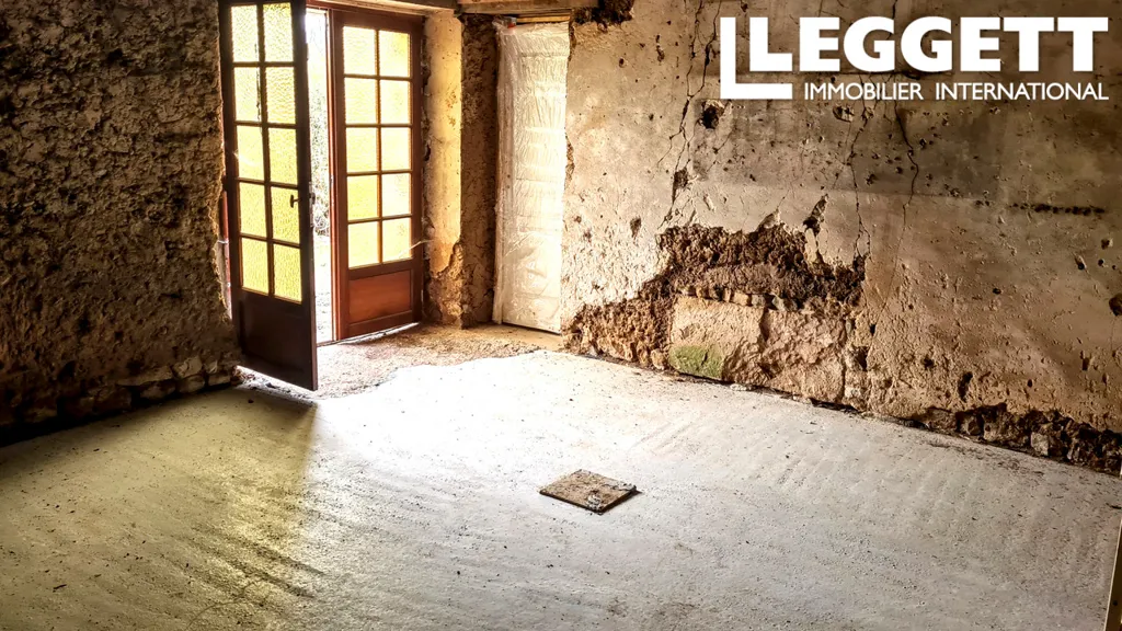 Toad - Renovatable House with Garden in Bernesq