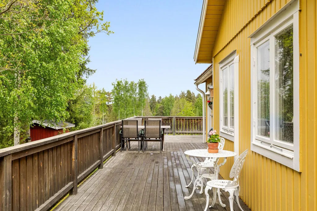 Terrass - Charming Cottage with Lake View in Virserum