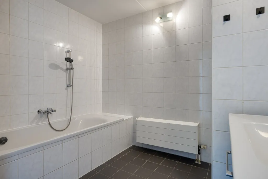 Bathrooms - Luxury Apartment with Maas View in Rotterdam