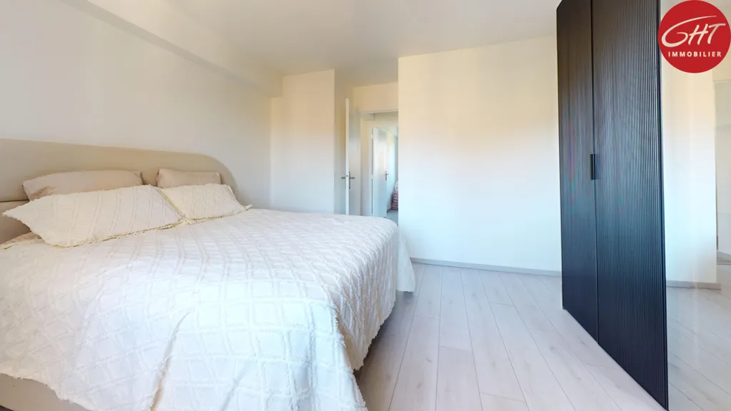 Chambres - Appartement T5 avec Terrasse à Châteaufarine