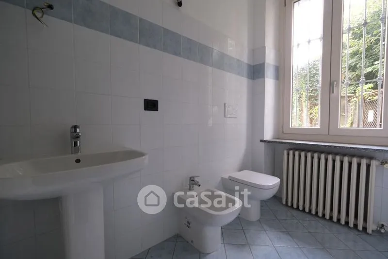 Vannitoad - Commercial Space with Garden in Asti