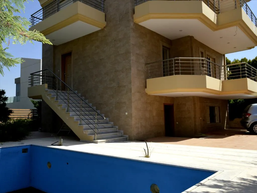Bassein - Detached House with Pool in Varkiza