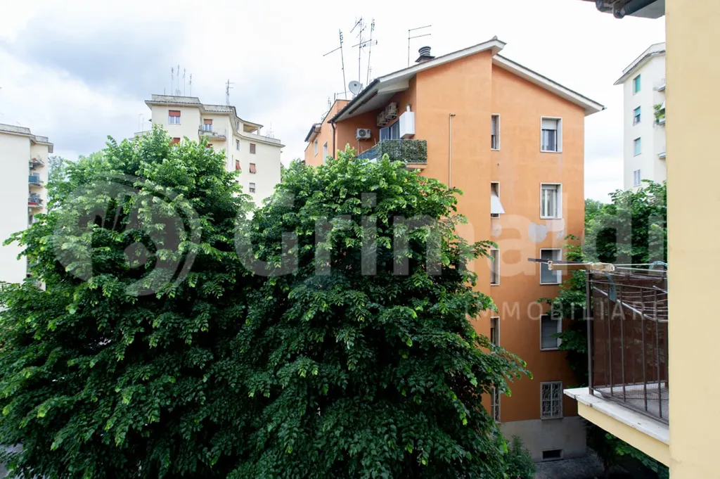 Balcon - Rear-Facing Apartment with Balconies in Rome