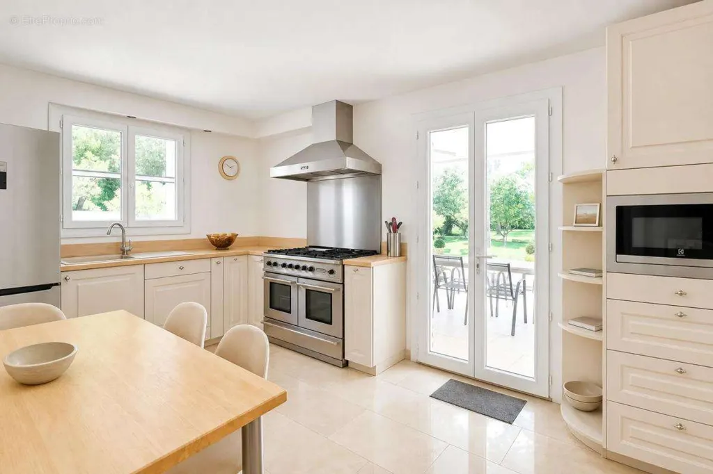 Cuisine - Maison Rénovée avec Piscine à Vedène