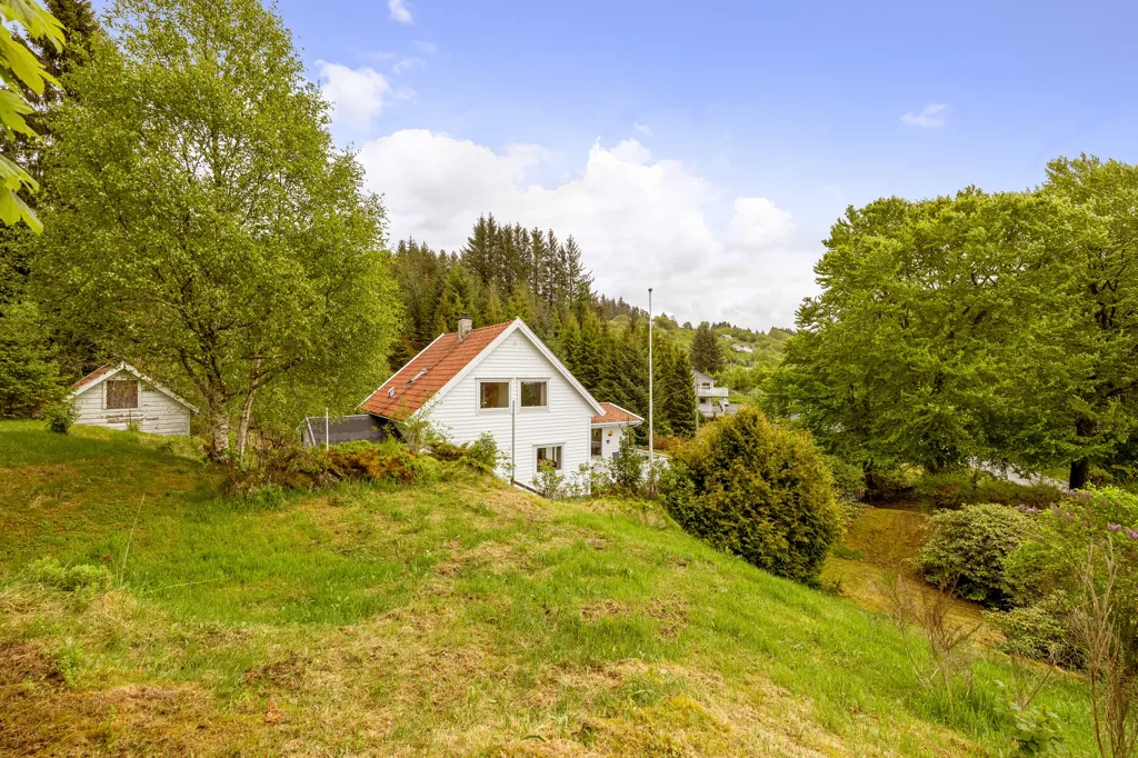 Jardin - Detached House with Garden in Radøy