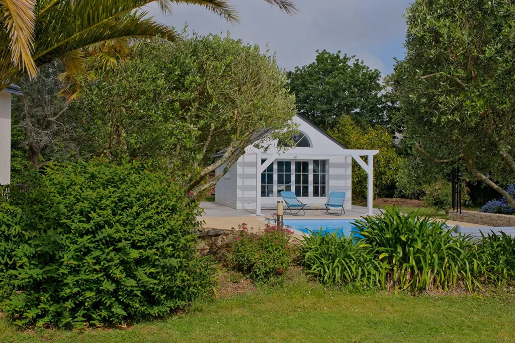Piscine - Propriété Contemporaine avec Piscine à Rhuys