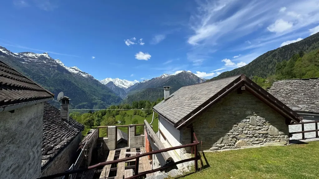 Exterior - Rustic House with Mountain View in Varzo