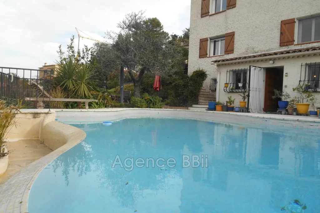 Piscine - Maison d'Hôtes avec Piscine et Vue Montagne à Nice