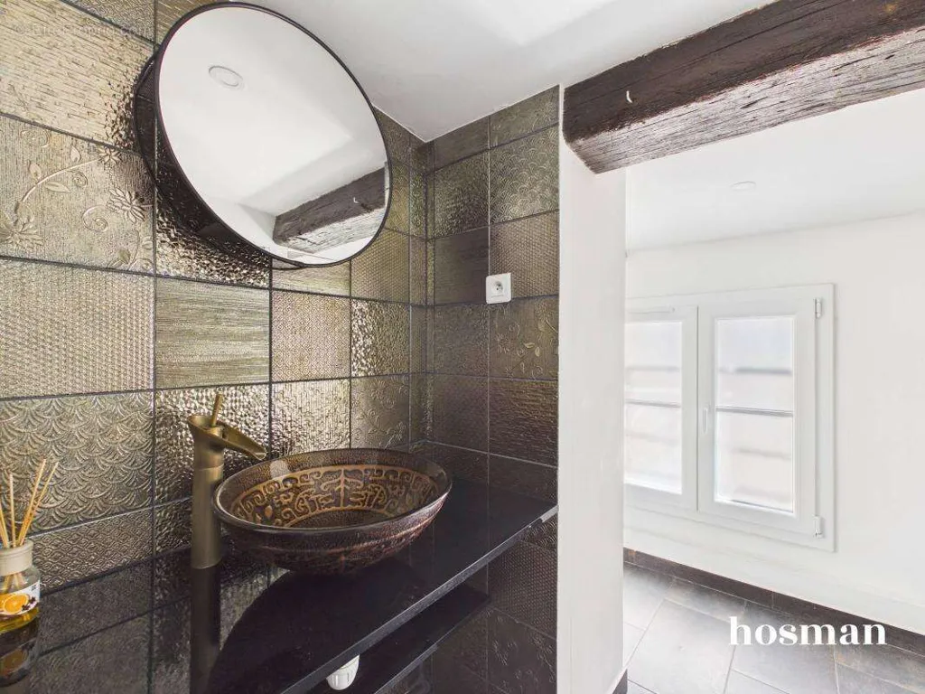 Vannitoad - 2-Bedroom Parisian Flat with Rooftop View