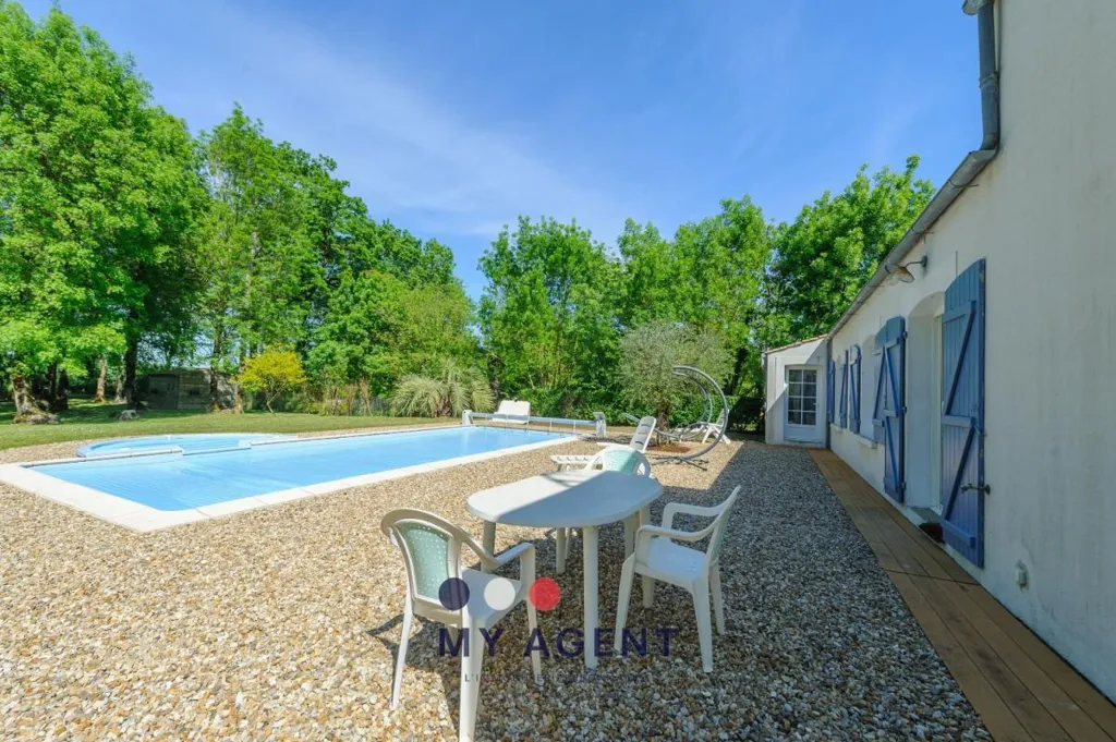 Piscine - Maison Familiale au Calme avec Piscine à Saint Christophe