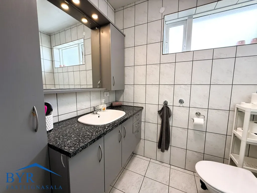 Salles de bain - Appartement 5 pièces à Neskaupstaður