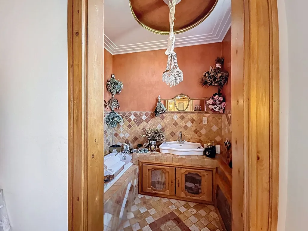 Vannitoad - Art Deco Masterpiece with Garden in Prestigious Avenue