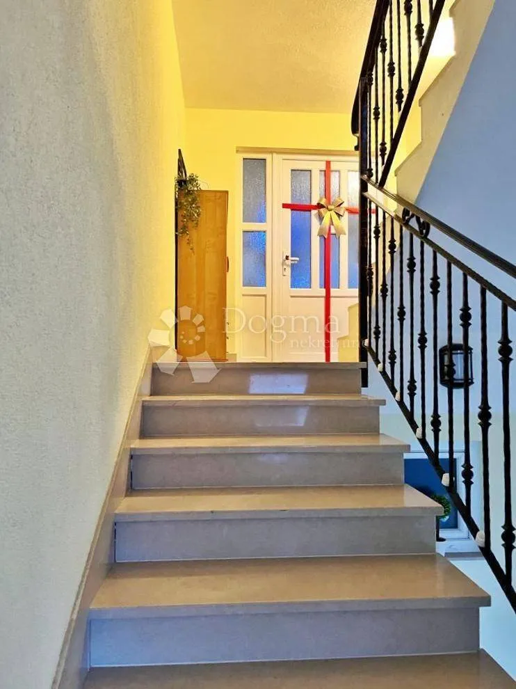 Toad - Apartment House with Pool in Ližnjan