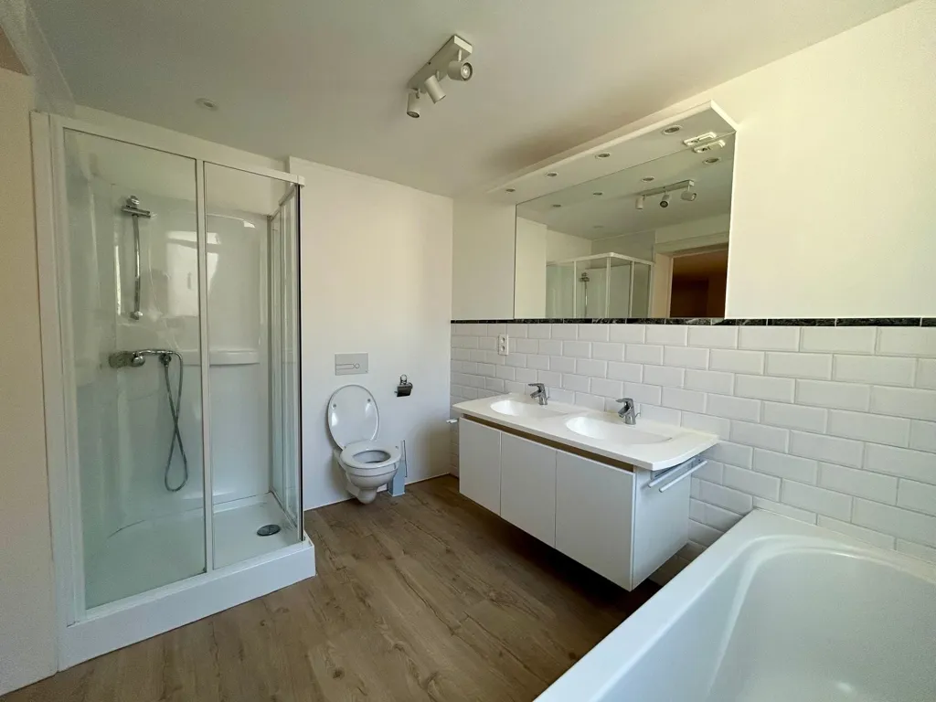 Salles de bain - Appartement Spacieux sur les Quais de l'Escaut à Anvers