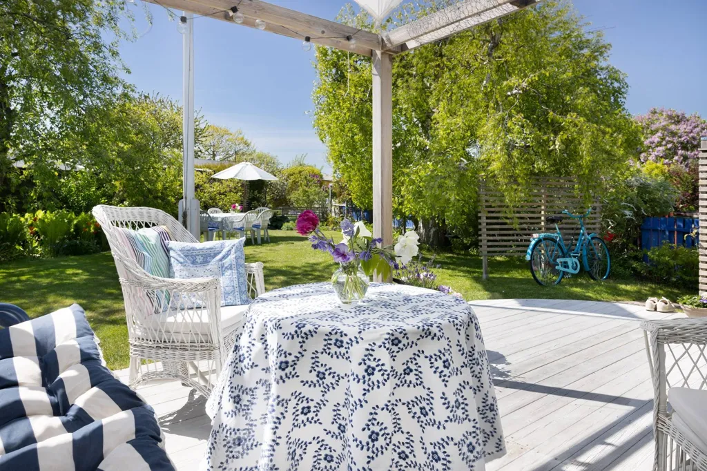 Terrass - Charming Cottage with Corner Plot in Elinelunds Sommarstad