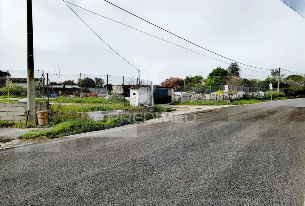 Exterior - Commercial Warehouse with Land in São Pedro